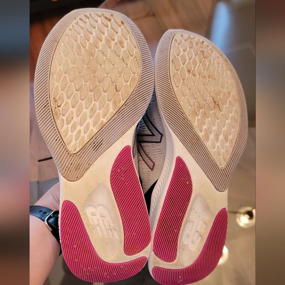 Women's New Balance Dynasoft Pesu V1 Running Shoe - Picture 8 of 8